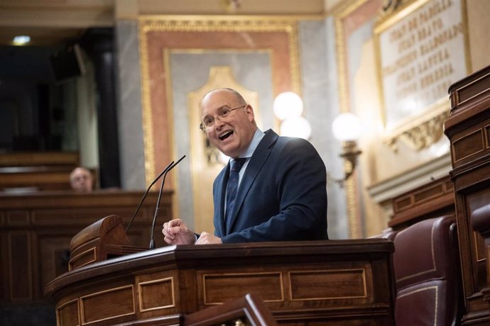 El portavoz del PP en el Congreso, Miguel Tellado, interviene durante un pleno donde se debate la toma en consideración de dos proposiciones de ley.