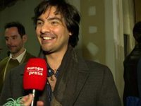 Alejandro Reyes, en su mejor momento mientras su madre, Ivonne Reyes, toca fondo