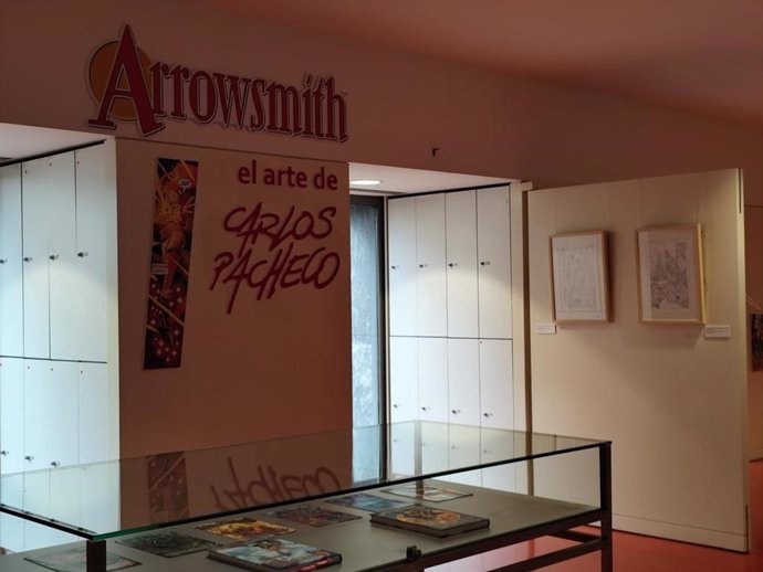La muestra dedicada a Carlos Pacheco, comisariada por Paco Cerrejón, en la Biblioteca Provincial Infanta Elena.