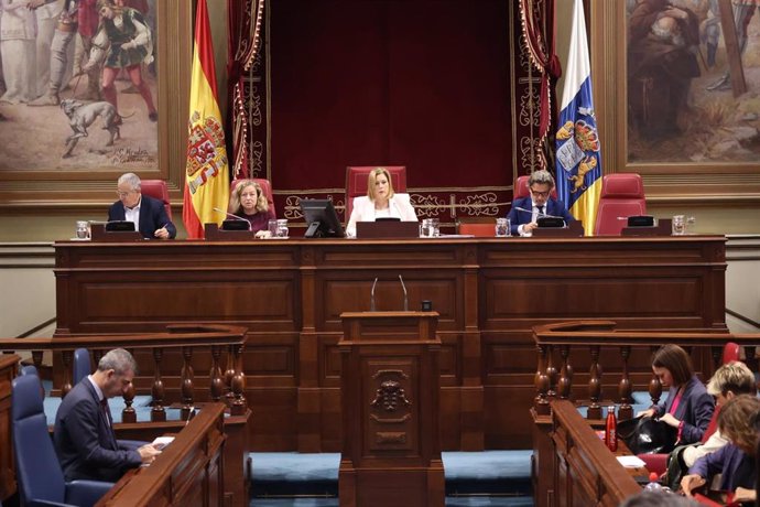 La presidenta del Parlamento de Canarias, Astrid Pérez, preside el 'Debate sobre el Estado de la Nacionalidad Canaria'