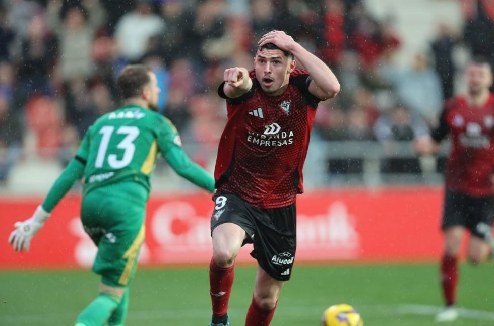 El Mirandés tratará de conservar el liderato de LaLiga Hypermotion en Elda.