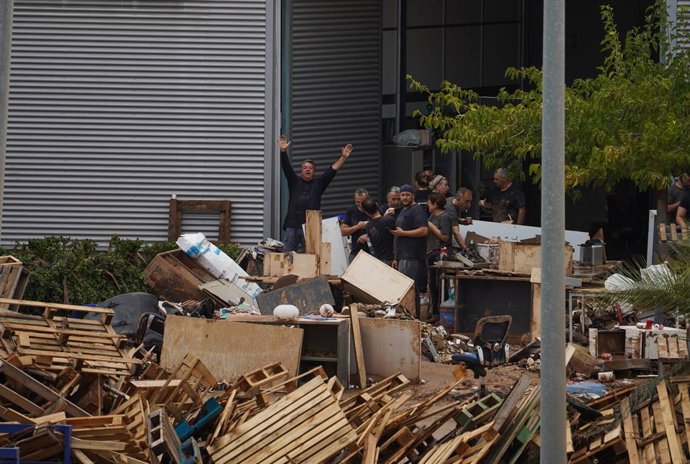 Archivo - Destrosses en els voltants del centre comercial Bonaire.