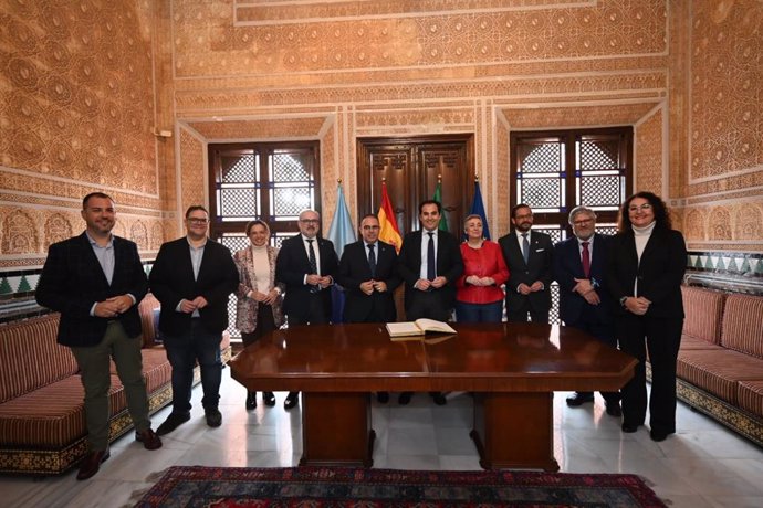 El consejero de Justicia, Administración Local y Función Pública, José Antonio Nieto, ha visitado Almuñécar (Granada)