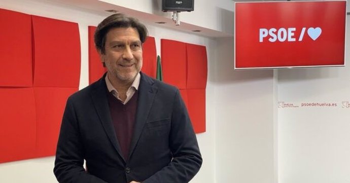 Archivo - El portavoz del PSOE de Huelva y parlamentario andaluz, Enrique Gaviño.