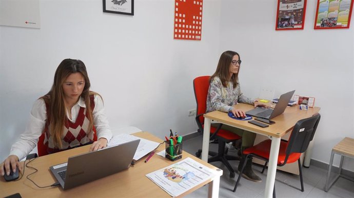Manises incorpora una psicóloga y una trabajadora social para reforzar el servicio de orientación a personas afectadas por la dana