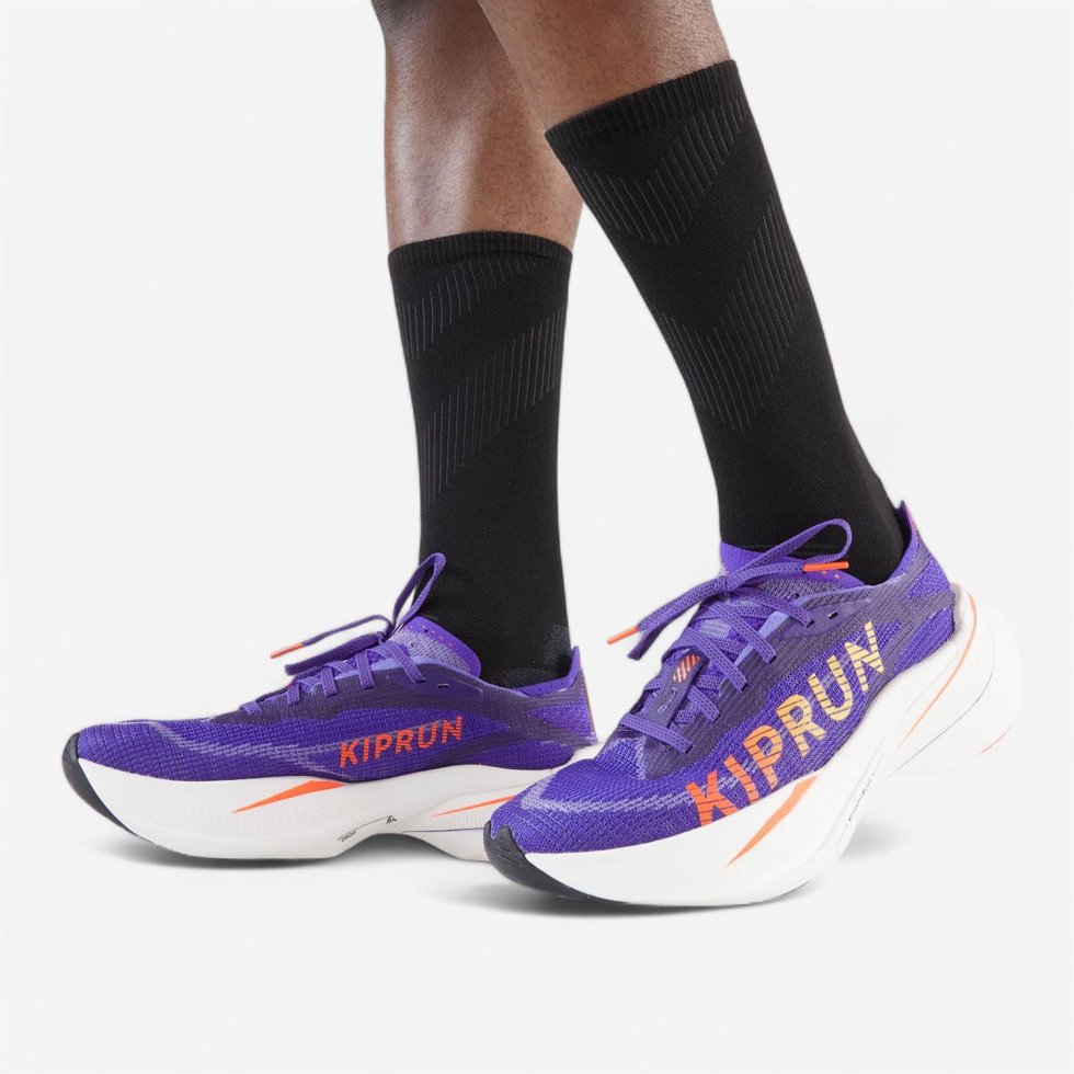 Kiprun presenta su zapatilla 'KD900X LD+', su modelo más rápido para largas distancia.