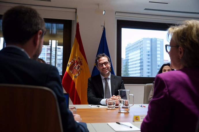 El ministro de Economía, Comercio y Empresa, Carlos Cuerpo, mantiene una reunión con la comisaria europea Maria Luís Albuquerque en el Ministerio de Economía, Comercio y Empresa, a 13 de marzo de 2025, en Madrid (España).