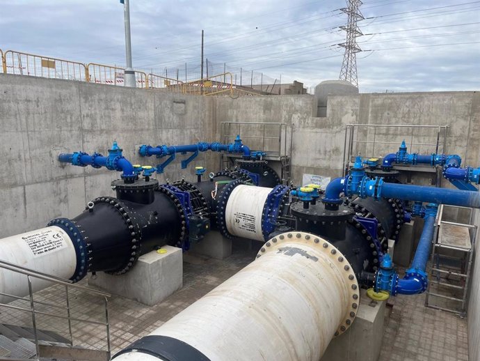 Tuberías en la zona de Mislata (Valencia) para permitir la interconexión entre la potabilizadora de La Presa (en Manises) y en El Realón (en Picassent) para dar suministrar agua potable al área metropolitana de Valencia.