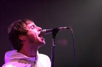 El creador de Peaky Blinders rodará la película de Oasis durante la gira de reunión de los Gallagher