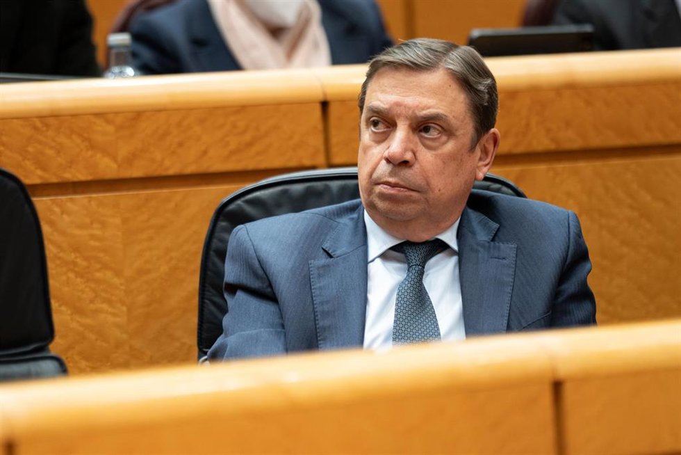El ministro de Agricultura, Pesca y Alimentación, Luis Planas, durante una sesión de control en el Senado, a 11 de marzo de 2025, en Madrid (España).