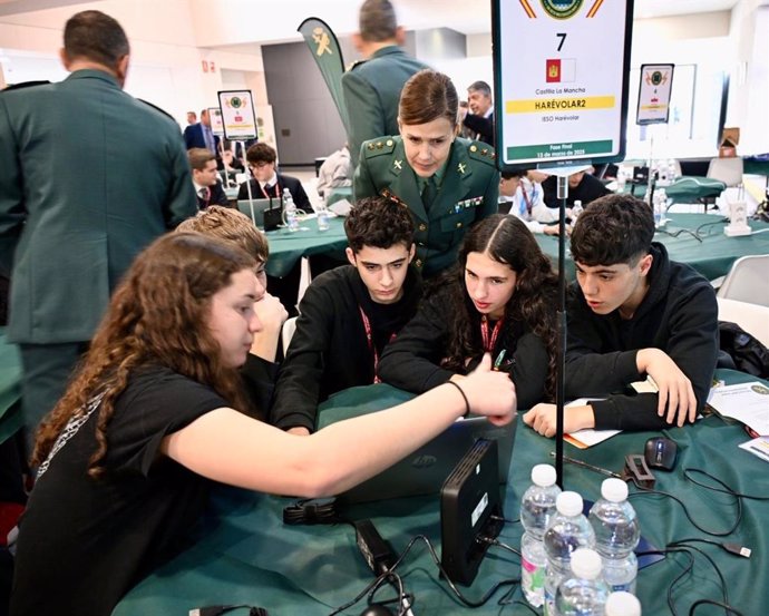 Algunos alumnos de un instituto castellano-manchego durante la fase final de la VI Ciberliga pre-amateur de la Guardia Civil, el 13 de marzo de 2025, en Aranjuez (Madrid).