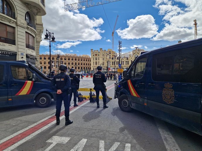 Policies a l'entorn de l'Estació del Nord en el dispositiu de Falles