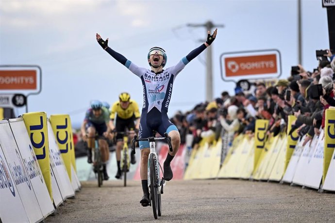 El ciclista francés Lenny Martinez (Bahrain-Victorious) ha ganado este jueves la quinta etapa de la París-Niza, disputada entre Saint-Just-en-Chevalet y la Côte-Saint-André sobre 203,3 kilómetros