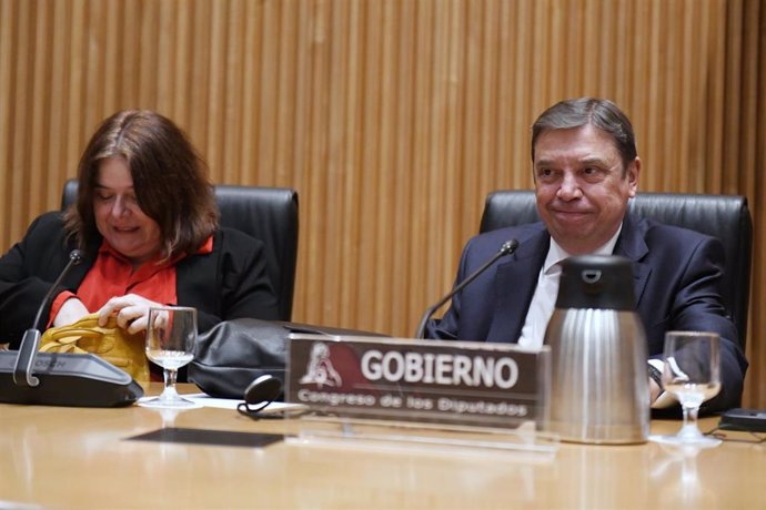 Archivo - El ministro Agricultura, Pesca y Alimentación, Luis Planas, durante la Comisión de Agricultura, Pesca y Alimentación, en el Congreso de los Diputados, a 25 de enero de 2024, en Madrid (España). 