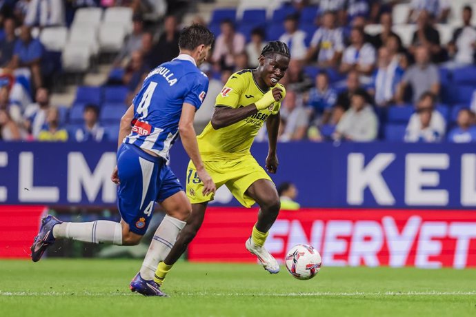 Archivo - Thierno Barry of Villarreal CF in action during the Spanish league, La Liga EA Sports, football match played between RCD Espanyol and Villarreal CF at RCDE Stadium on September 26, 2024 in Barcelona, Spain.