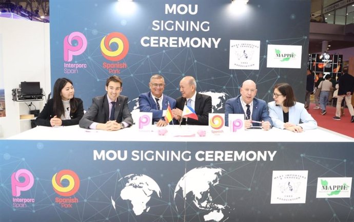 Firma del acuerdo con Filipinas