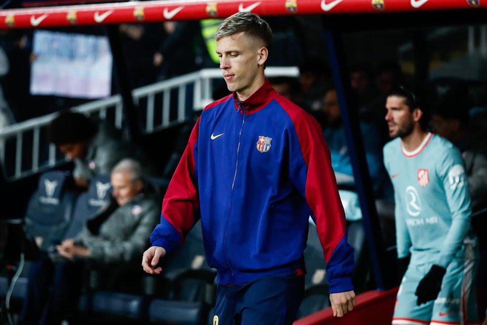 El jugador del FC Barcelona Dani Olmo antes de un partido de LaLiga EA Sports