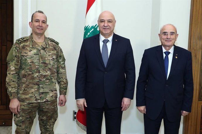 O presidente do Líbano, Joseph Aoun, com o chefe do Exército, Rodolphe Heikal