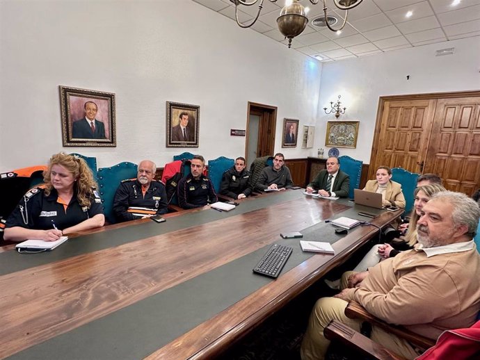 El alcalde de Talavera de la Reina, José Julián Gregorio, en la reunión del Centro de Coordinación Operativa de ámbito local (CECOPAL), y con el Centro de Coordinación Operativa (CECOP)