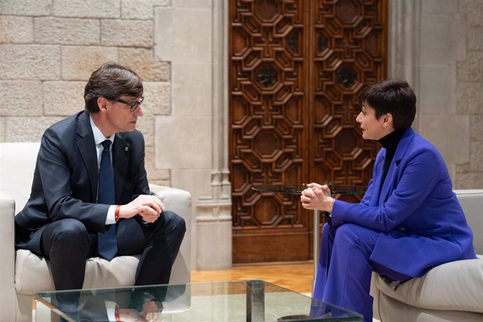 El president de la Generalitat, Salvador Illa, y la ministra de Vivienda y Agenda Urbana, Isabel Rodríguez, se reúnen en el Palau de la Generalitat de Catalunya, a 13 de marzo de 2025, en Barcelona, Catalunya (España).