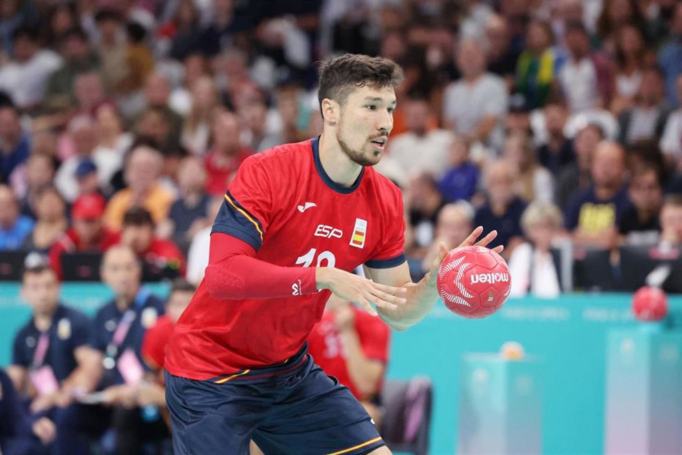 Archivo - Álex Dujshebaev, durante un partido con la selección española.