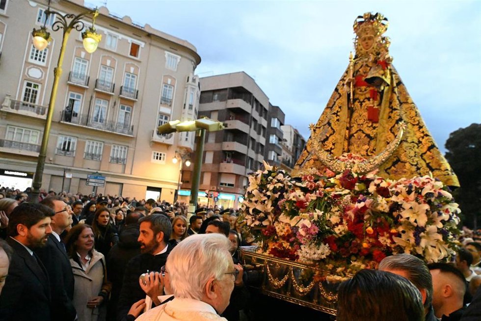 El presidente de la Región de Murcia, Fernando López Miras, asiste a la recepción oficial a la patrona de Murcia, Nuestra Señora de la Fuensanta, en la iglesia del Carmen