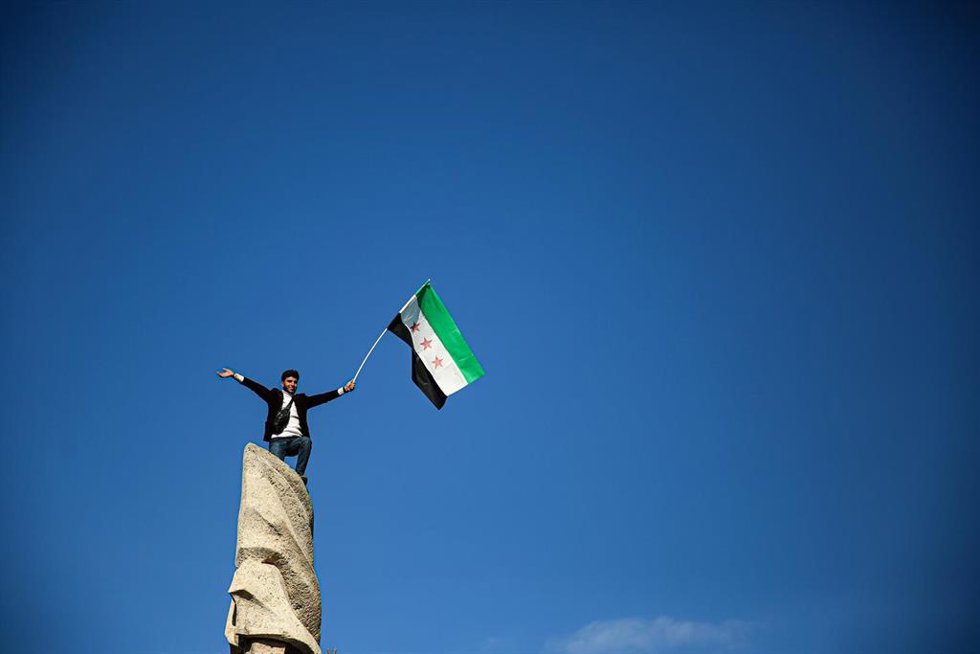 Archivo - Celebración a 13 de diciembre por el llamado 'Viernes de la Victoria' ante la caída del régimen sirio de Bashar al Assad  