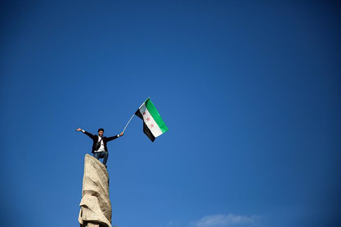 Archivo - December 13, 2024: Aleppo, Syria. 13 December 2024. A major rally takes place in Aleppo on ''Victory Friday'' to celebrate the fall of the Syrian regime of Bashar Al-Assad. A large crowd converged into Aleppo's Saadallah al-Jabiri Square to mark