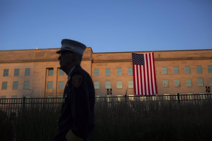 Archivo - September 11, 2023, Arlington, Virginia, United State: An American flag hangs from the side of the Pentagon to commemorate the 22nd anniversary of the 9/11 attacks. The nation is marking the 22nd anniversary of the terror attacks of September 11