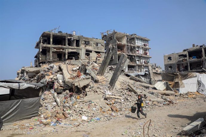 Edificios destruidos por bombardeos israelíes en la Franja de Gaza