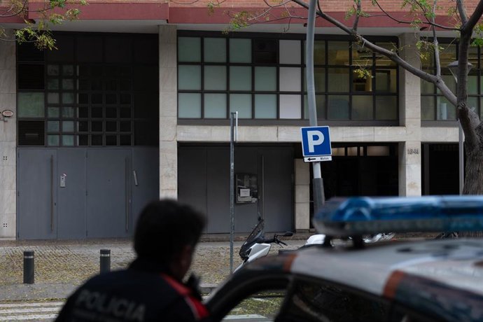 Archivo - Archivo. Un coche de los Mossos d'Esquadra aparcado, a 16 de octubre de 2023, en Barcelona, Catalunya (España).