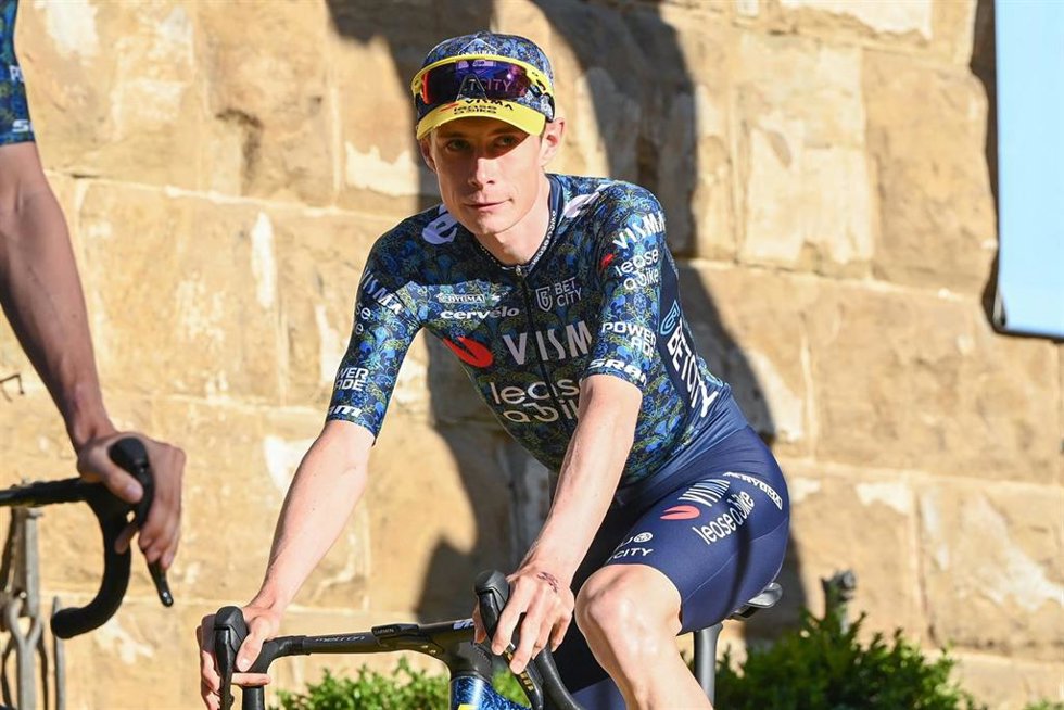 Archivo - El ciclista danés Jonas Vingegaard (Team Visma | Lease a Bike) durante la presentación de equpos del Tour de Francia 2024.