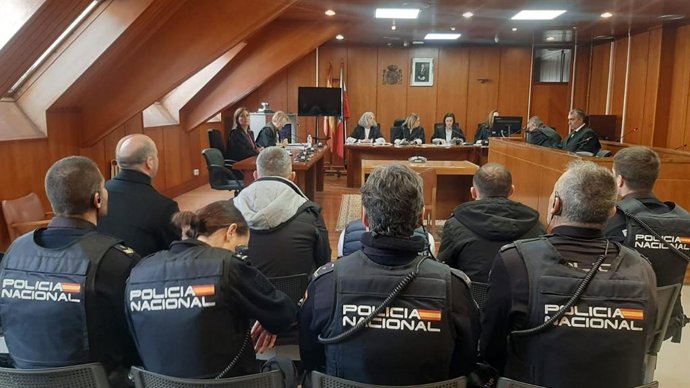 Juicio a acusados de robar en establecimientos hosteleros de Cantabria, en la Audiencia Provincial