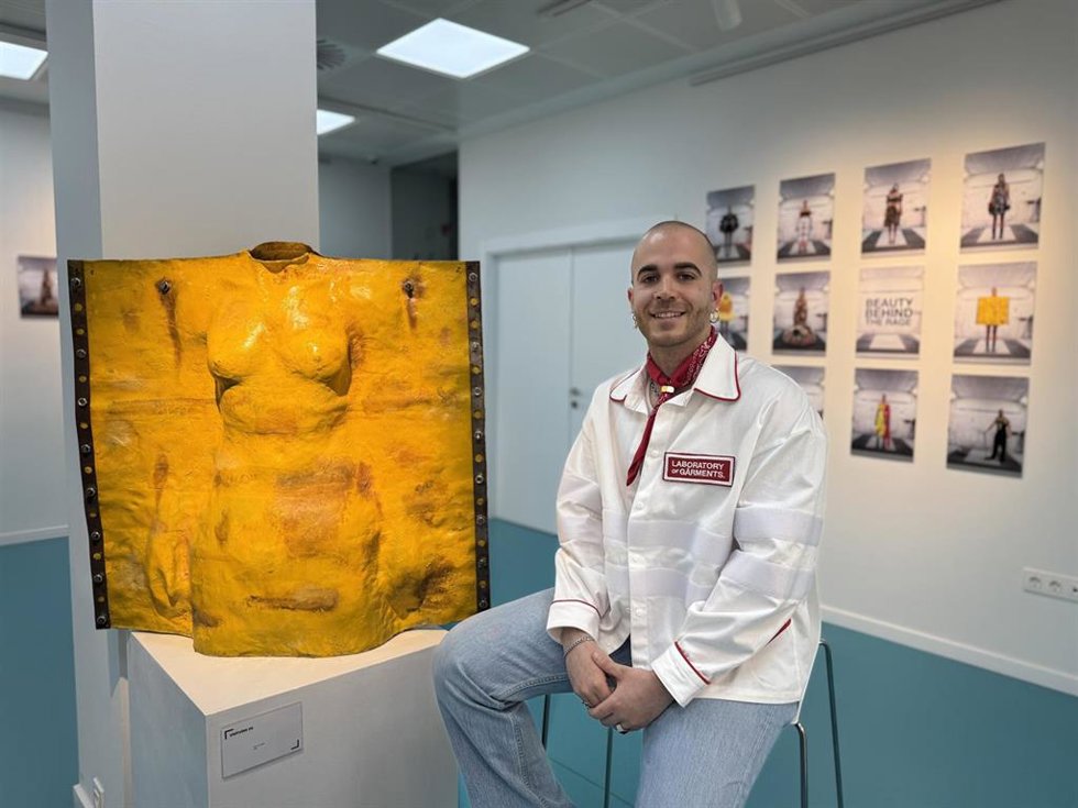 La moda llega por primera vez al Espacio Joven de Fundación Ibercaja con la muestra 'Beauty behind the rage'.