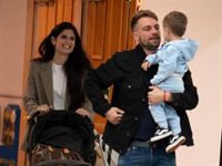 José María Almoguera presenta a su hijo a María 'la jerezana'. ¡Se consolida su relación a pasos agigantados!