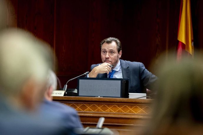 Archivo - El ministro de Transportes y Movilidad Sostenible, Óscar Puente, comparece en la Comisión de Investigación por el ‘caso Koldo’, en el Senado, a 28 de noviembre de 2024, en Madrid (España). 