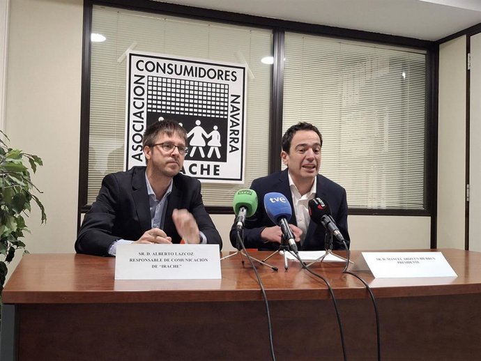 Alberto Lazcoz, responsable de comunicación de Irache, y Manuel Arizcun, presidente de la asociación.