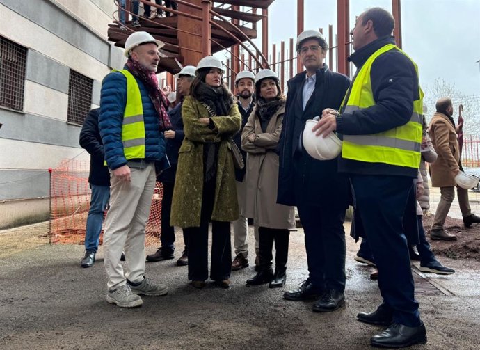 Visita a las obras de la antigua residencia universitaria 'Francisco Nieva'.