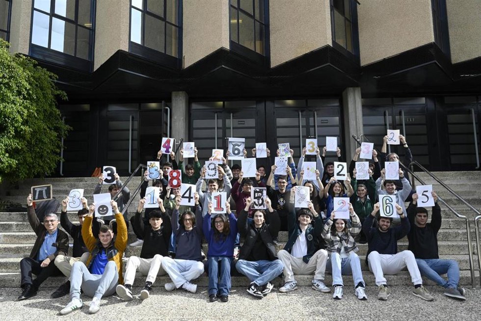 Estudiantes de Física Computacional de la UMU conmemoran el Día de Pi con una creativa representación numérica