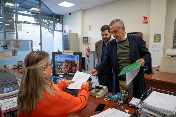 Vox registra en la Asamblea de Extremadura su lista de comparecientes en la comisión de investigación sobre el regadío de Tierra de Barros