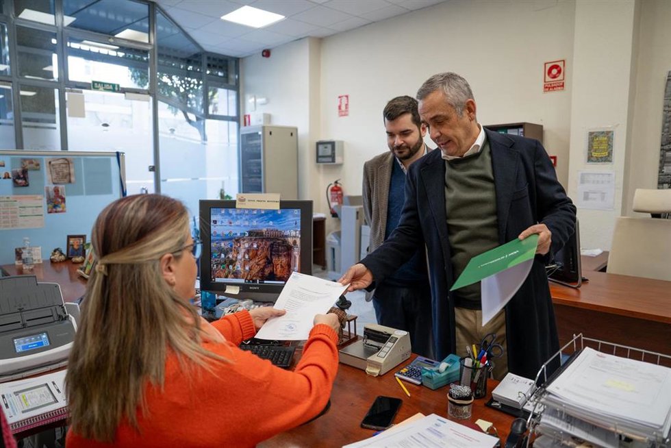 Vox registra en la Asamblea de Extremadura su lista de comparecientes en la comisión de investigación sobre el regadío de Tierra de Barros