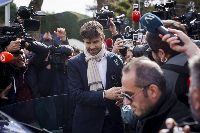 O ex-jogador de futebol e empresário do FC Barcelona Gerard Piqué sai após testemunhar no Tribunal de Primeira Instância e Instrução Número 4 de Majadahonda, em 14 de março de 2025, em Majadahonda, Madri (Espanha). O juiz o está investigando por supostas 