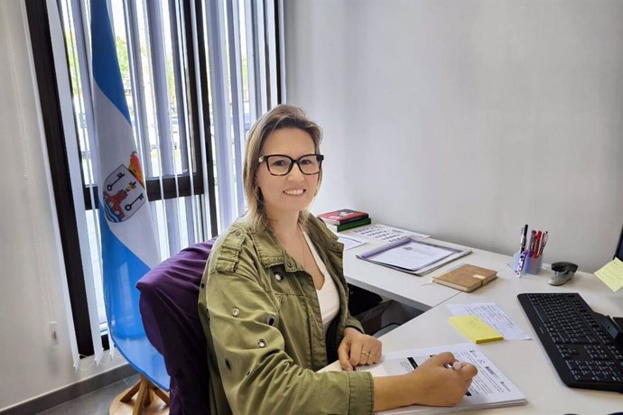 La delegada municipal Abril Castillo, en su despacho.