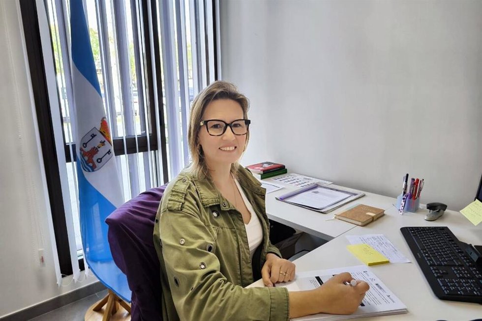 La delegada municipal Abril Castillo, en su despacho.