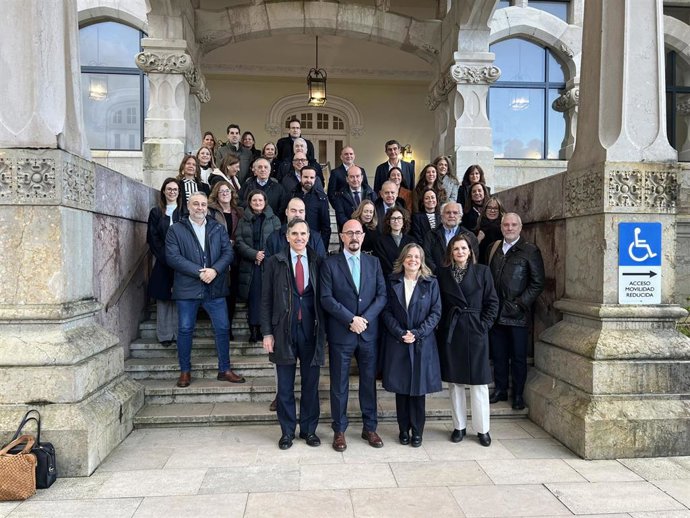 El consejero de Salud, César Pascual, asiste a la inauguración del XXV Foro CCAA-Farmaindustria, en el Palacio de La Magdalena.