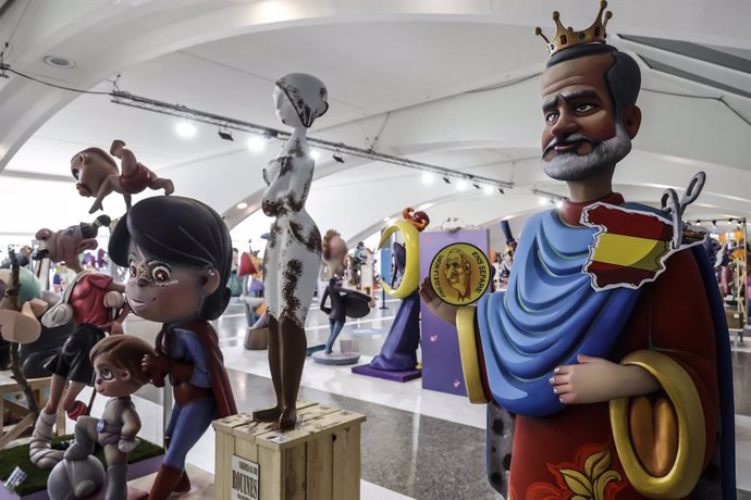Archivo - Varios ninots en la Exposición del Ninot, en el Museo de las Ciencias Príncipe Felipe, a 31 de enero de 2025, en Valencia, Comunidad Valenciana (España).  