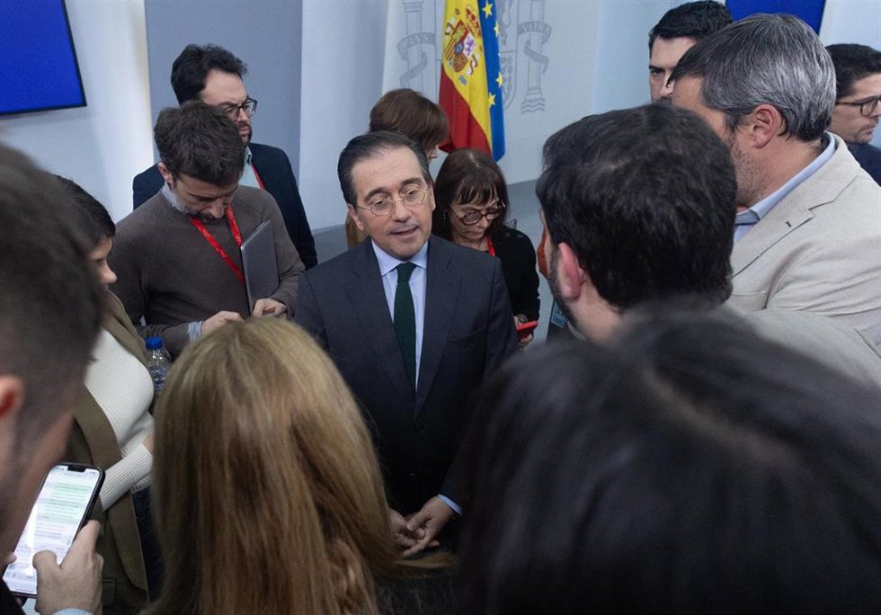 El ministro de Asuntos Exteriores, Unión Europea y Cooperación, José Manuel Albares, ofrece una rueda de prensa acerca de los encuentros que está manteniendo el presidente del Gobierno, Pedro Sánchez, con los portavoces de los grupos parlamentarios.