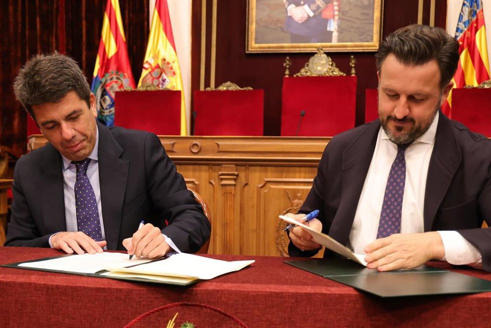 El president de la Generalitat, Carlos Mazón, y el alcalde de Elche, Pablo Ruz