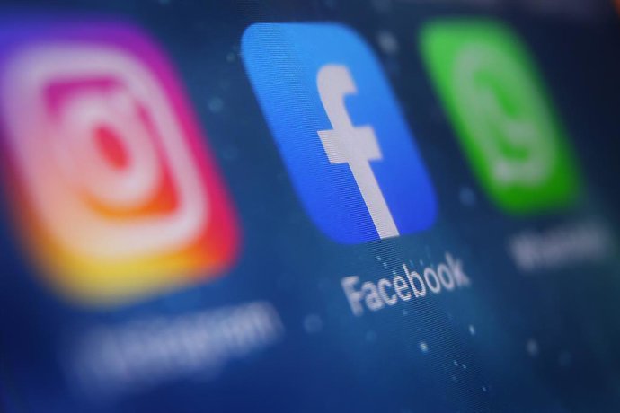 Archivo - Arquivo - FILED - 04 de outubro de 2021, Baviera, Kempten: Os ícones do Instagram, Facebook e WhatsApp podem ser vistos na tela de um smartphone. Foto: Karl-Josef Hildenbrand/dpa