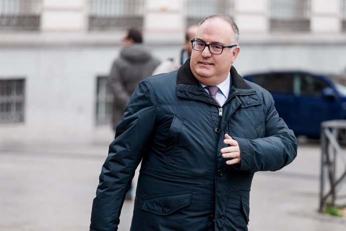 El abogado de Villarejo, Antonio José García Cabrera a su llegada a la Audiencia Nacional por el 'caso Villarejo', a 10 de marzo de 2025, en Madrid (España).